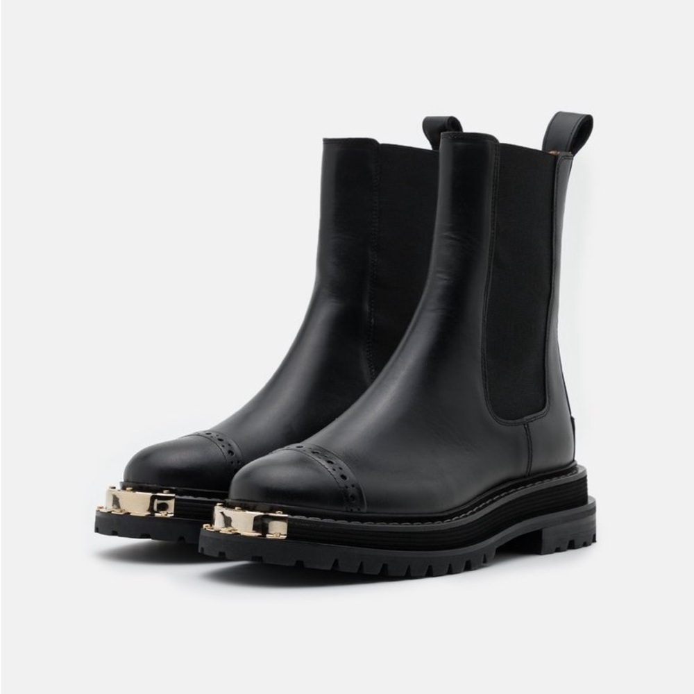 SANDRO CLASSIC ANKLE BOOTS size 40